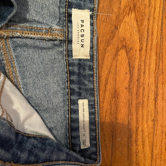 PACSUN HIGH RISE FESTIVAL SHORT - Picture 2 of 2